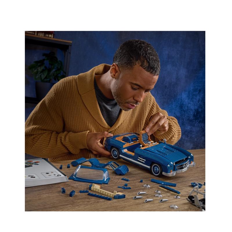 Hot Wheels Mega Premium Mercedes-Benz Building Set 1600 pc